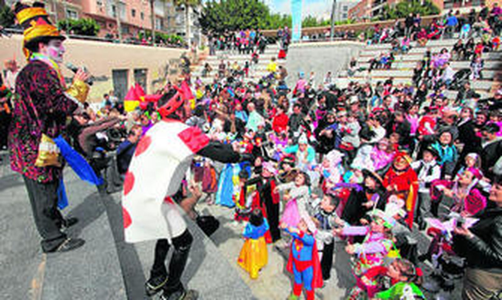 Los pequeños viven su festival de disfraces en el Anfiteatro