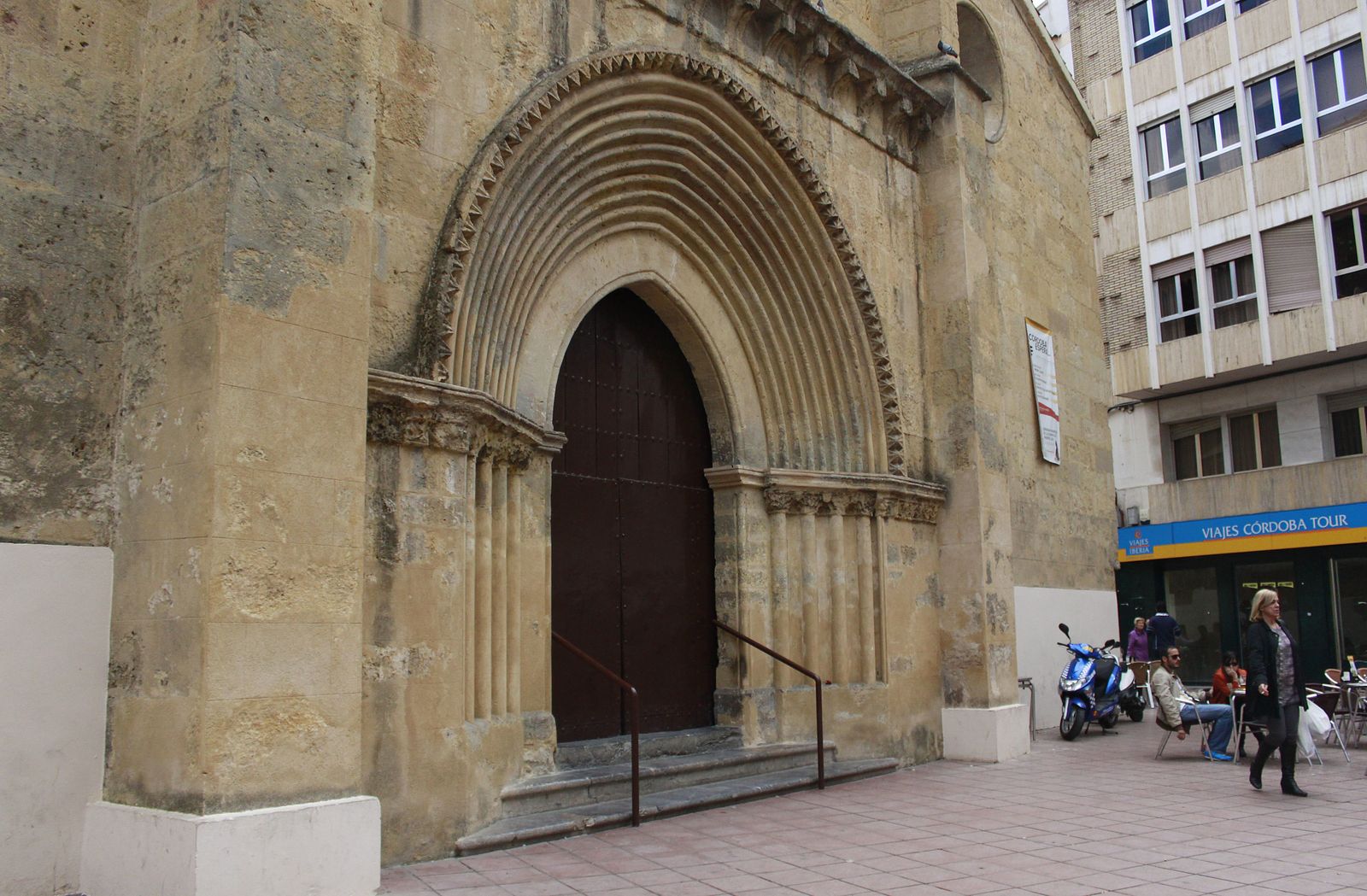 Portada de la iglesia de San Miguel
