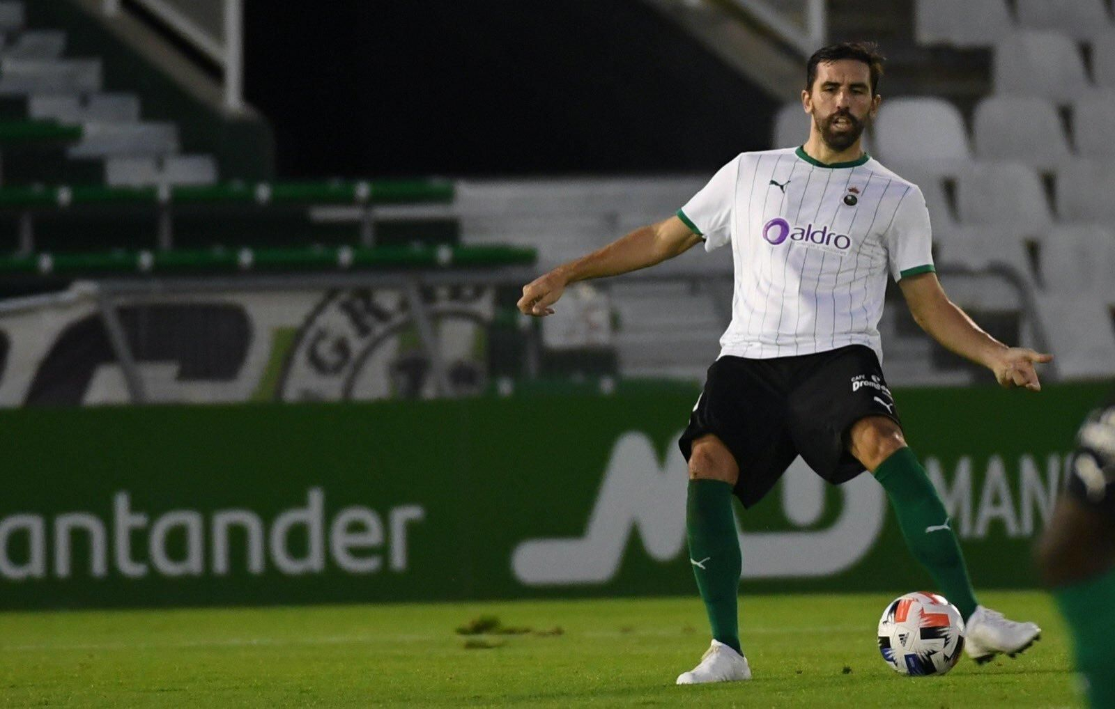 Jordi Figueras, en un partido con el Racing de Santander.