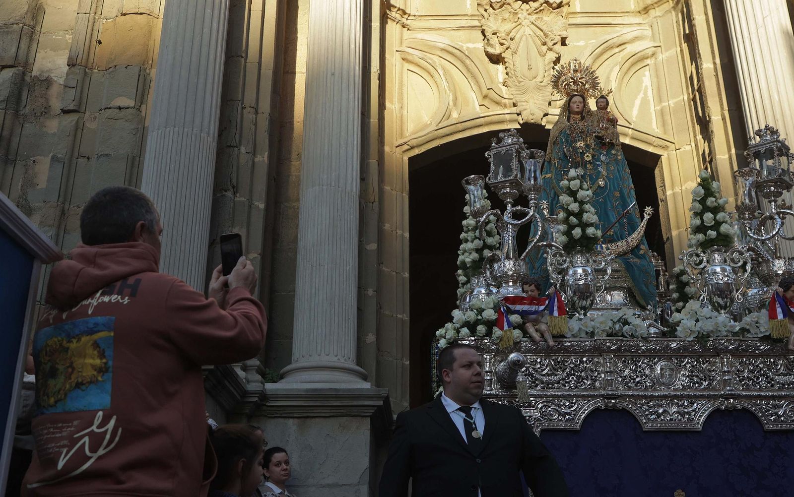 Fotos de la procesión conmemorativa del 275 aniversario del patronazgo de la Virgen de la Luz en Tarifa