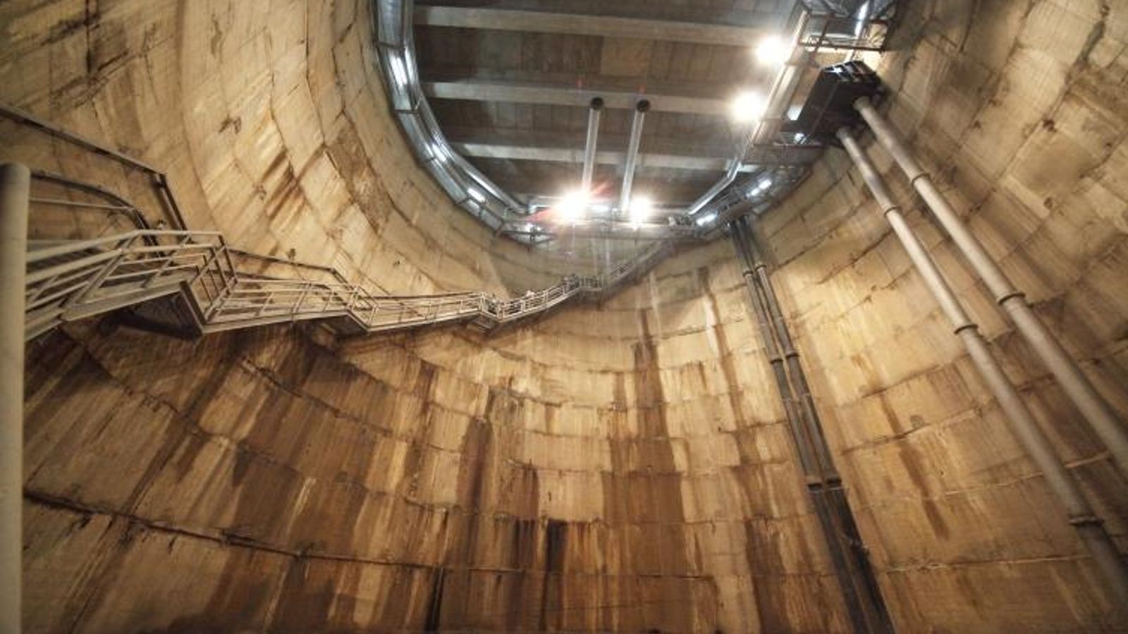 Tanque de tormentas bajo la Alameda de Hércules.