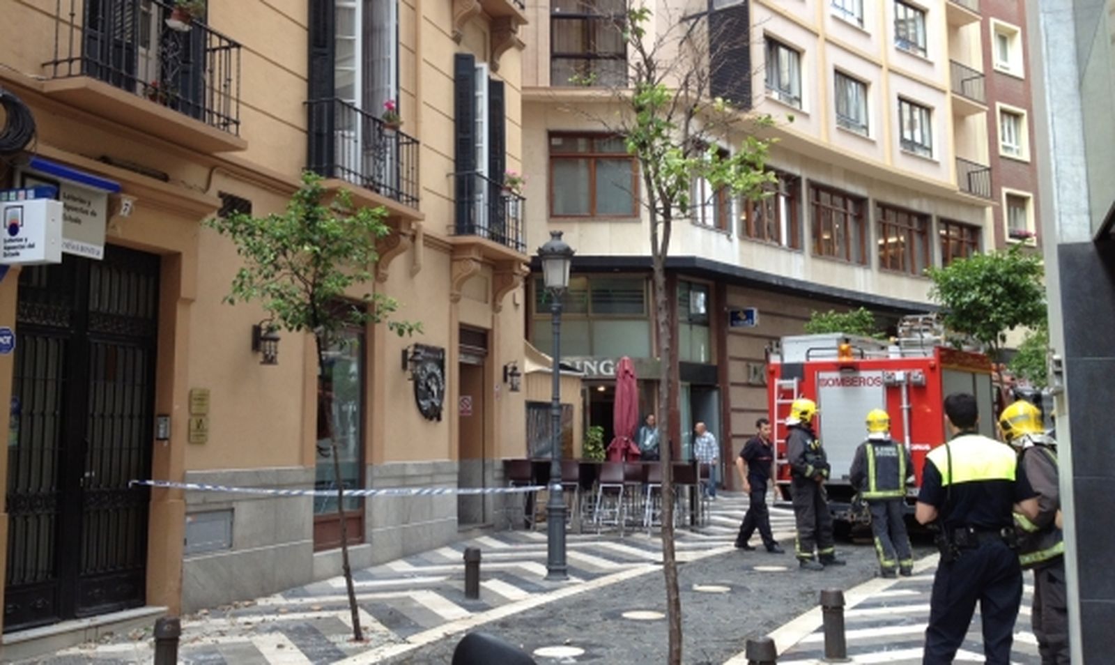 Cae un trozo de cornisa en la calle Sancha de Lara