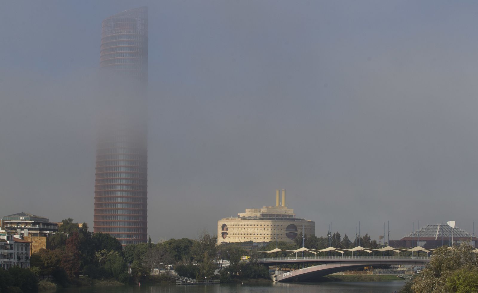 Mañana con niebla en Sevilla