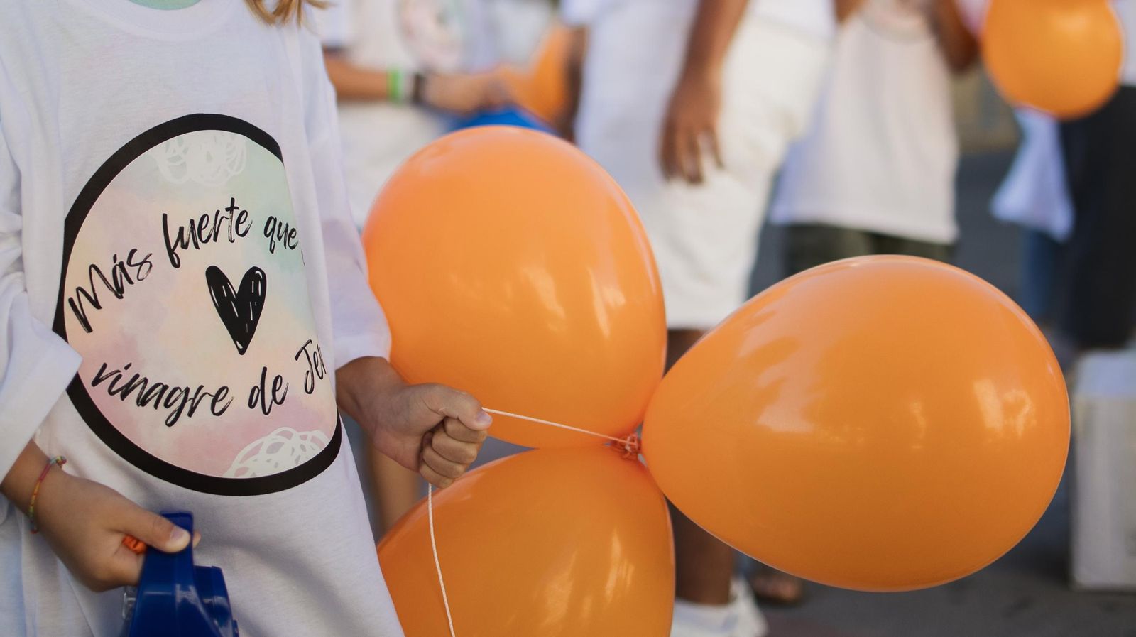 Familia y amigos de Alba Barrera la sorprenden a los pies de su habitación en el Hospital de Jerez