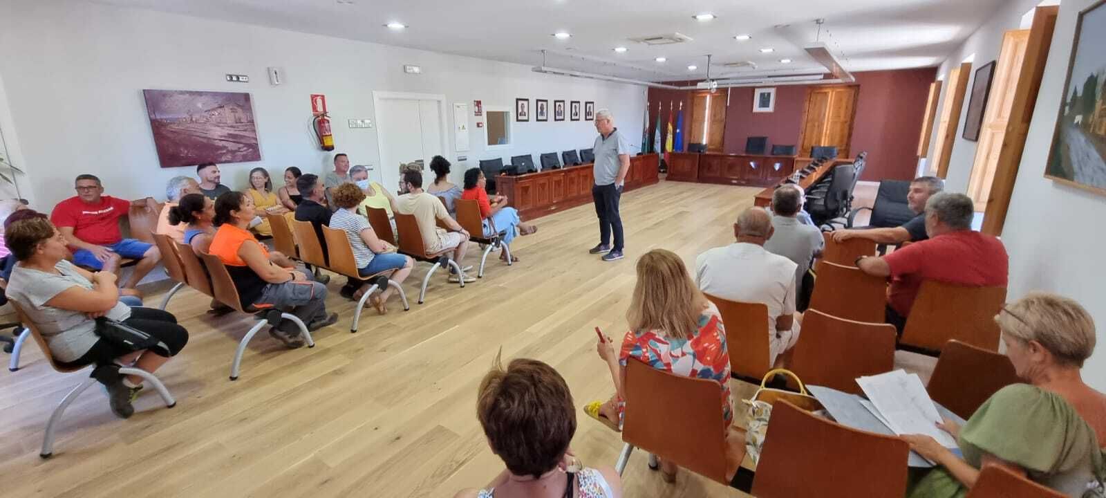 Ayuntamiento y vecinos de Huércal piden a Endesa soluciones urgentes a los cortes de luz