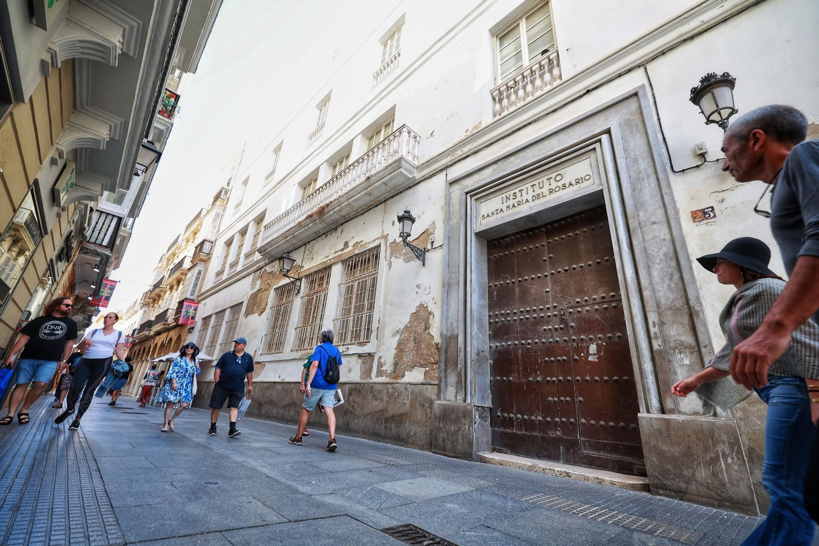 La fachada del antiguo Instituto Santa María del Rosario.