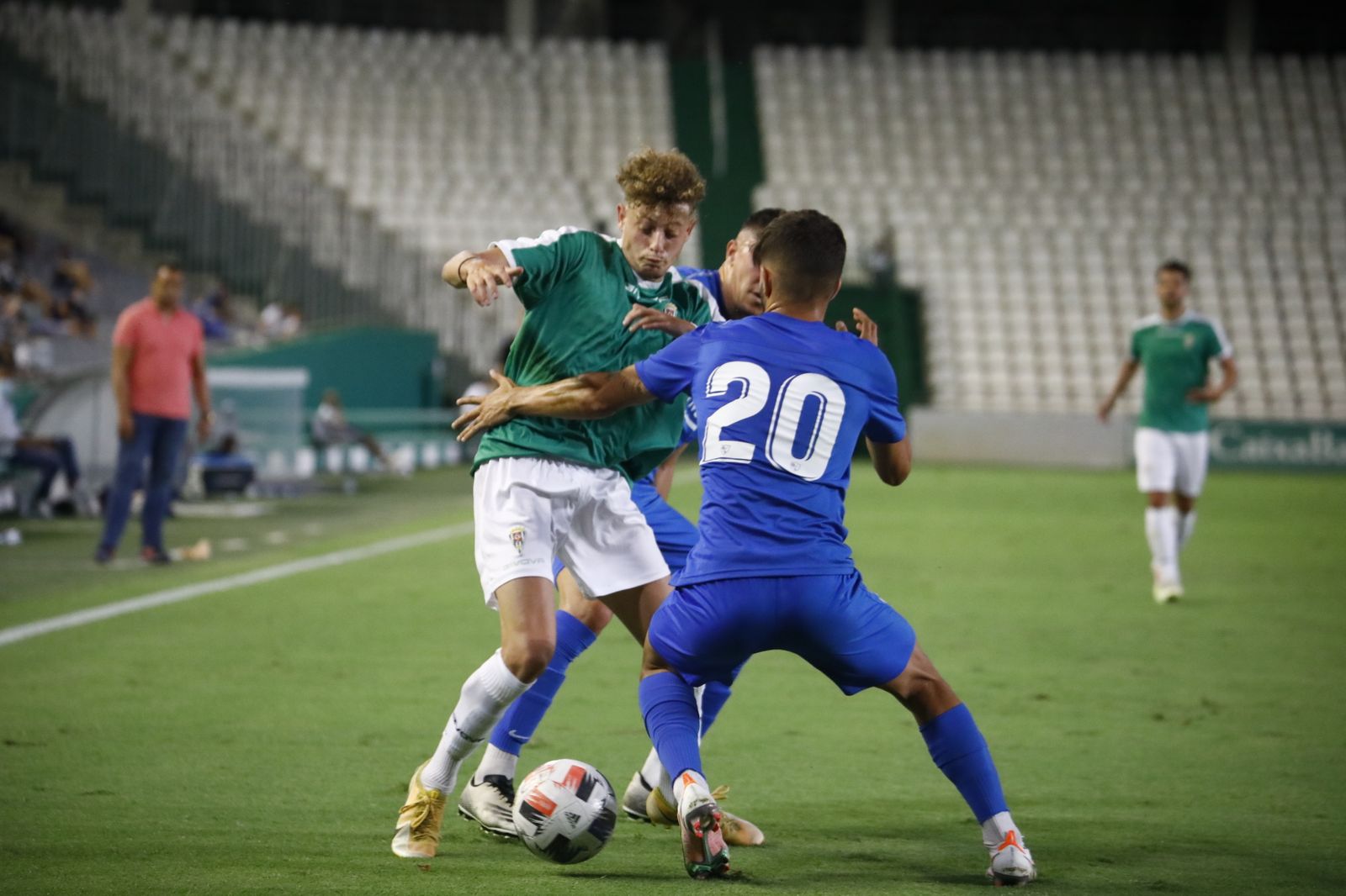 El Córdoba CF-Linares Deportivo, en imágenes