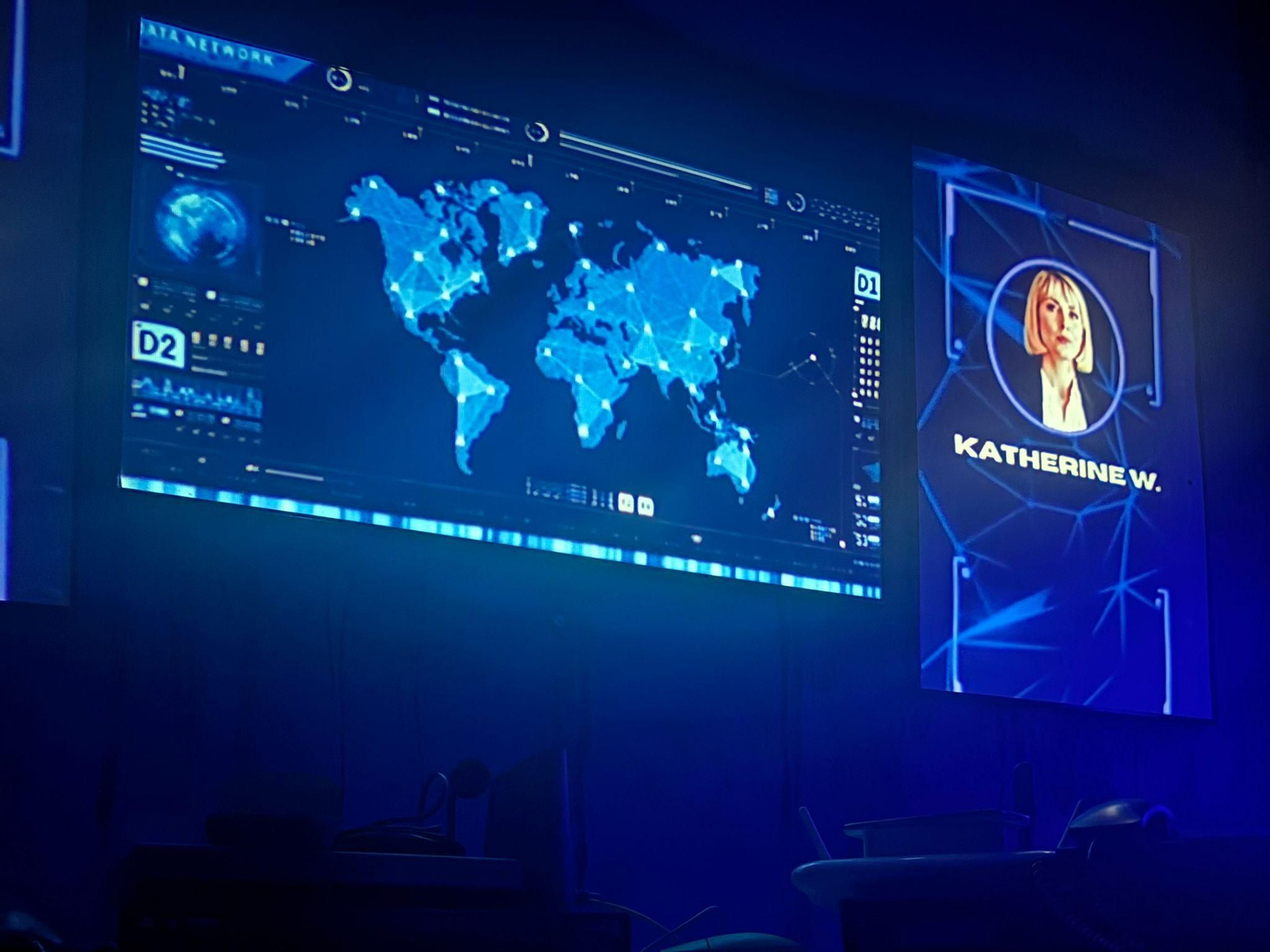 Evelyn regresa del más allá en este escape room: ¿lograrás parar la maldición en equipo antes de que pase el tiempo límite?