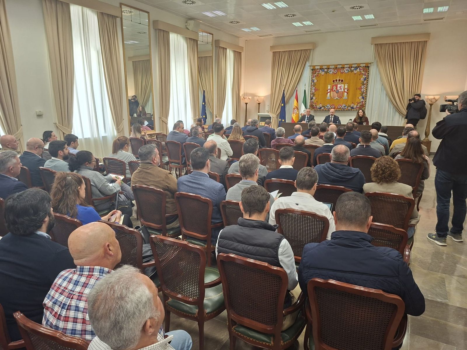 Reunión de Subdelegación con representantes de ayuntamientos y de la Diputación de Málaga.