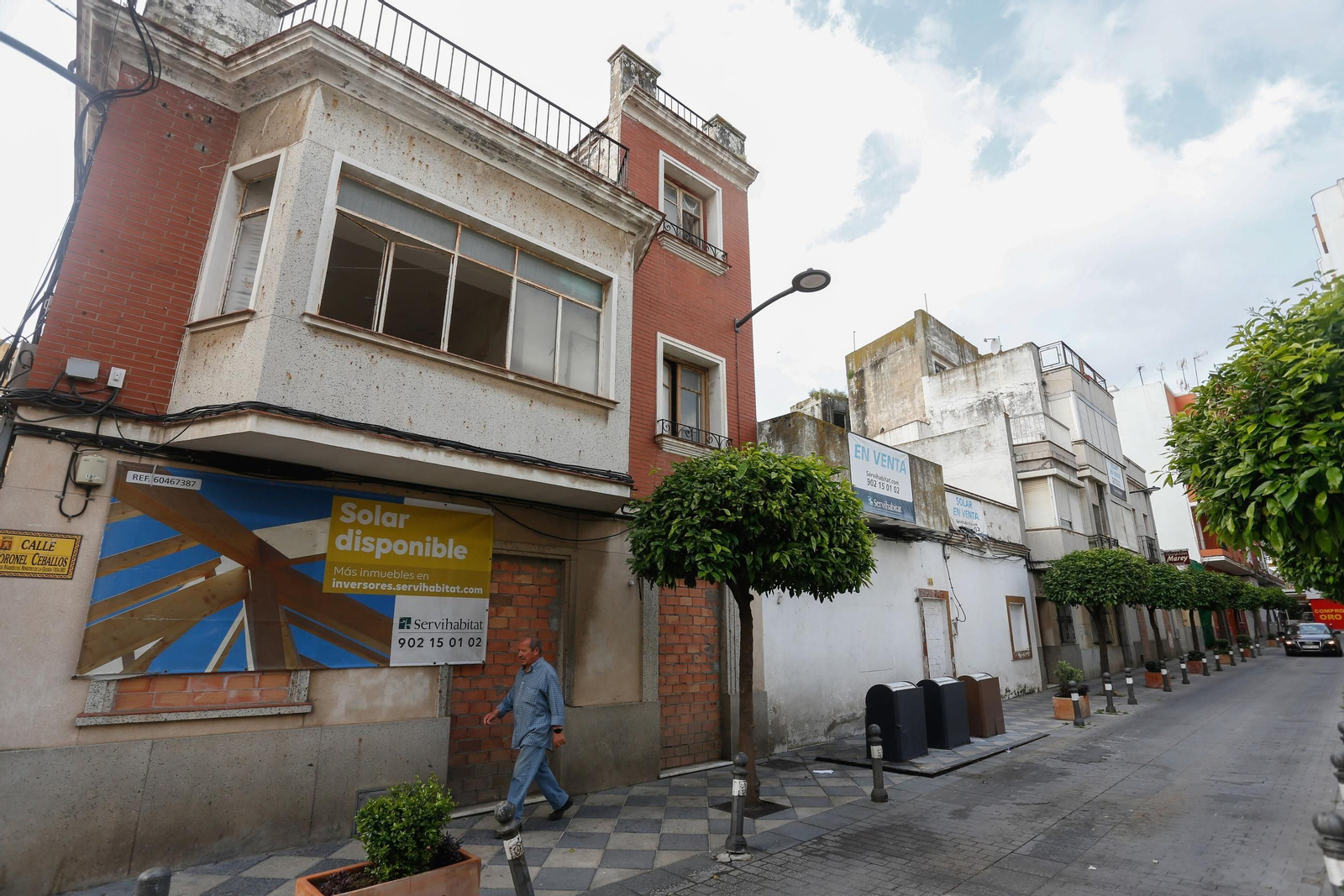 Edificios abandonados en la calle Coronel Ceballos.