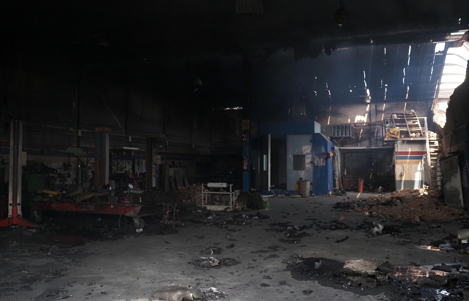 Así han quedado las naves industriales del polígono pesquero de Isla Cristina tras el incendio Así han quedado las naves industriales del polígono pesquero de Isla Cristina tras el incendio
