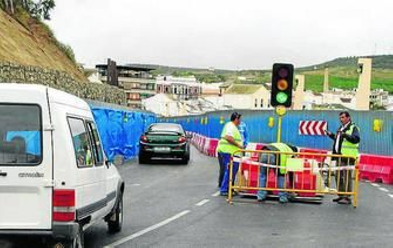 Apertura parcial de la Cuesta del Molino