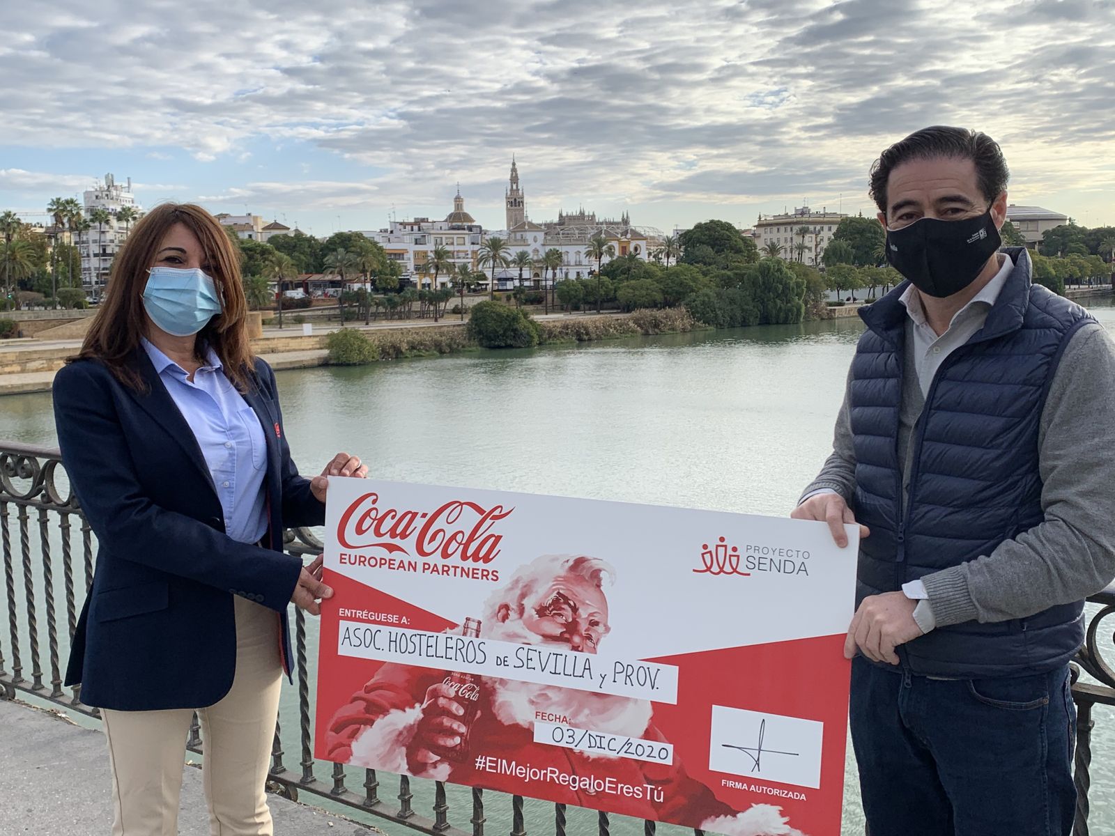Entrega del cheque de los trabajadores de Coca Cola.