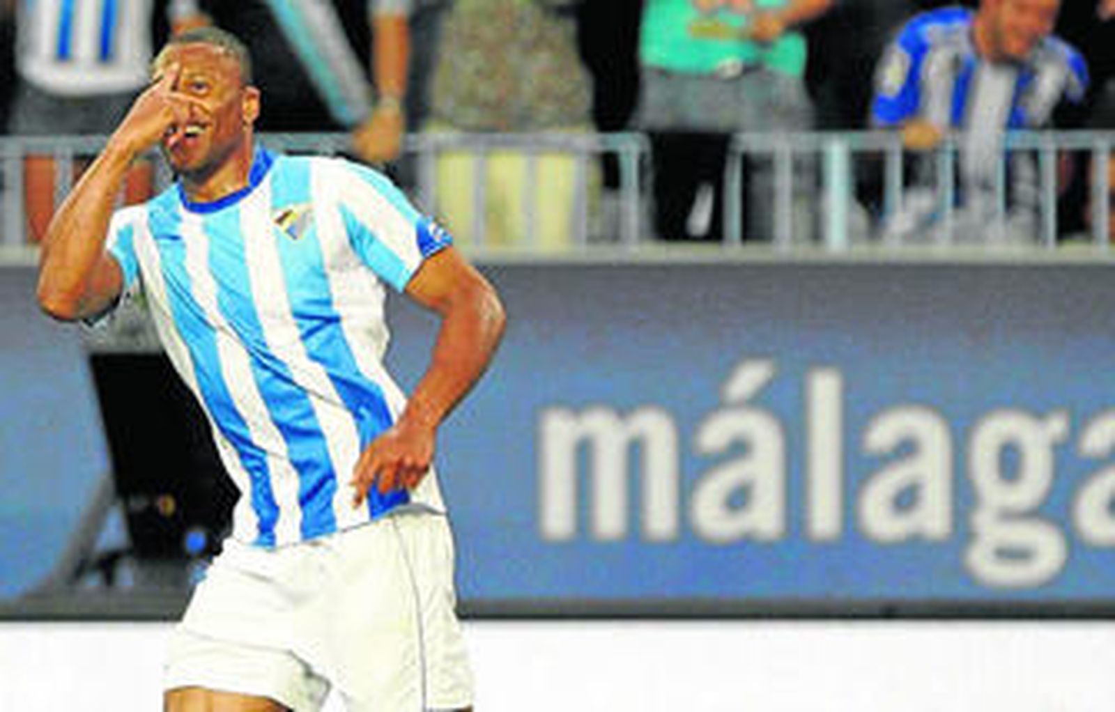 Julio Baptista celebra su séptimo gol en los cinco últimos partidos con la camiseta malaguista.