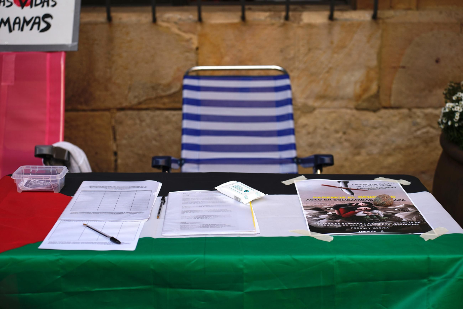 La recogida de firmas en Algeciras por la bandera de Palestina, en imágenes