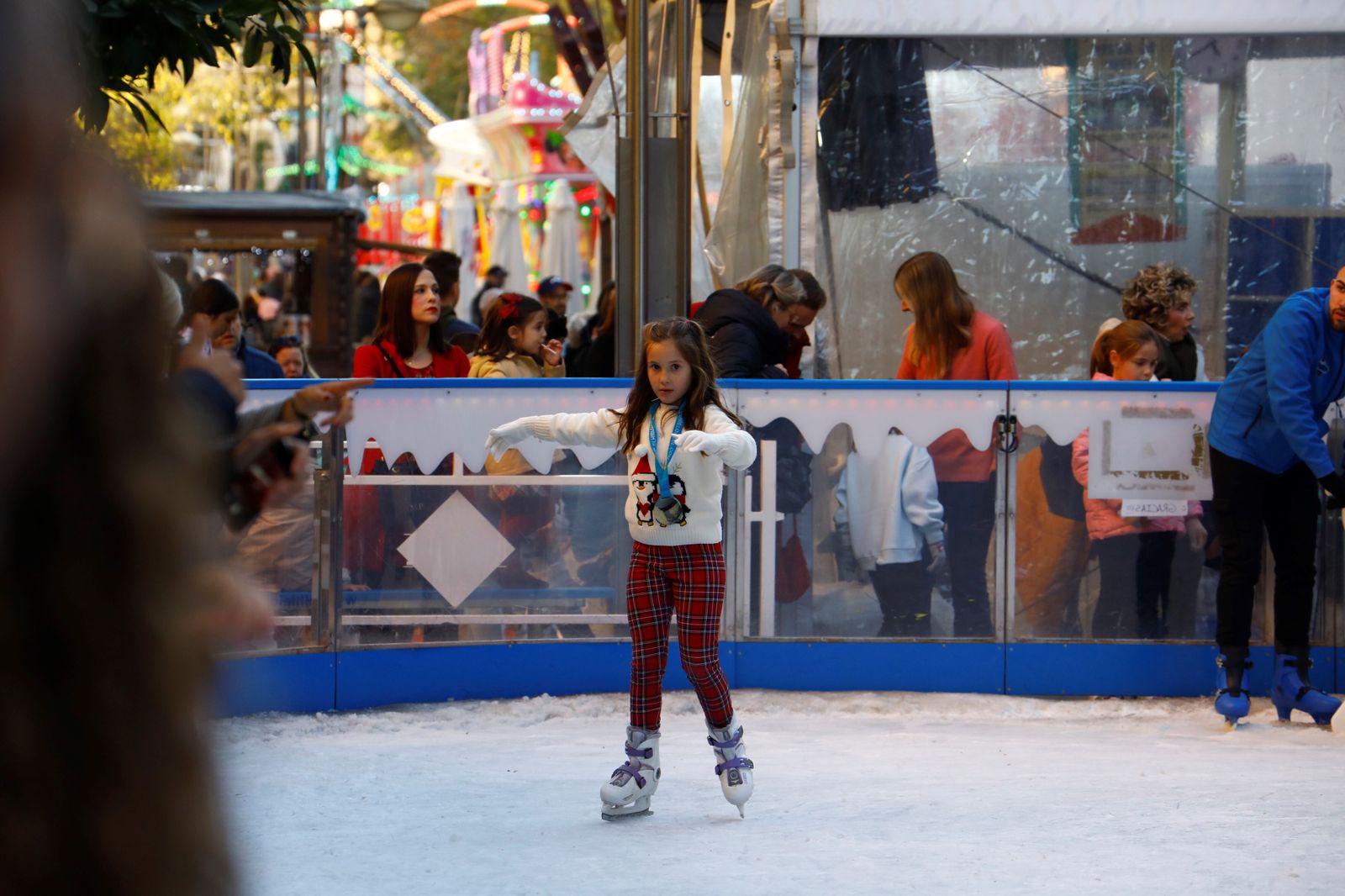 El gran ambiente en las calles de Córdoba en la previa de la Nochevieja, en fotografías