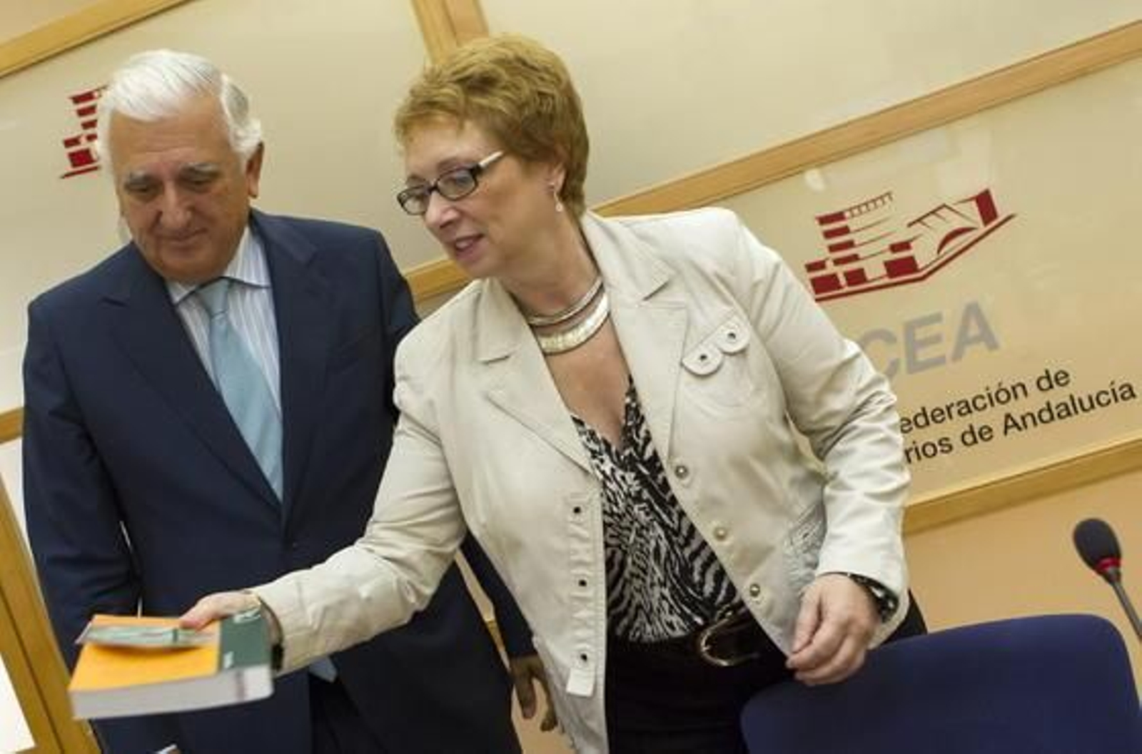 Los empresarios critican que los presupuestos de la Junta primen la inversión social sobre la económica