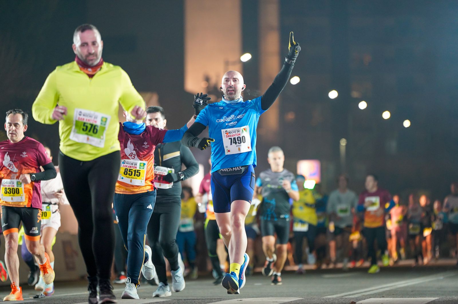 En imágenes: búscate en tu llegada a meta de la Carrera de San Antón 2026 (10)