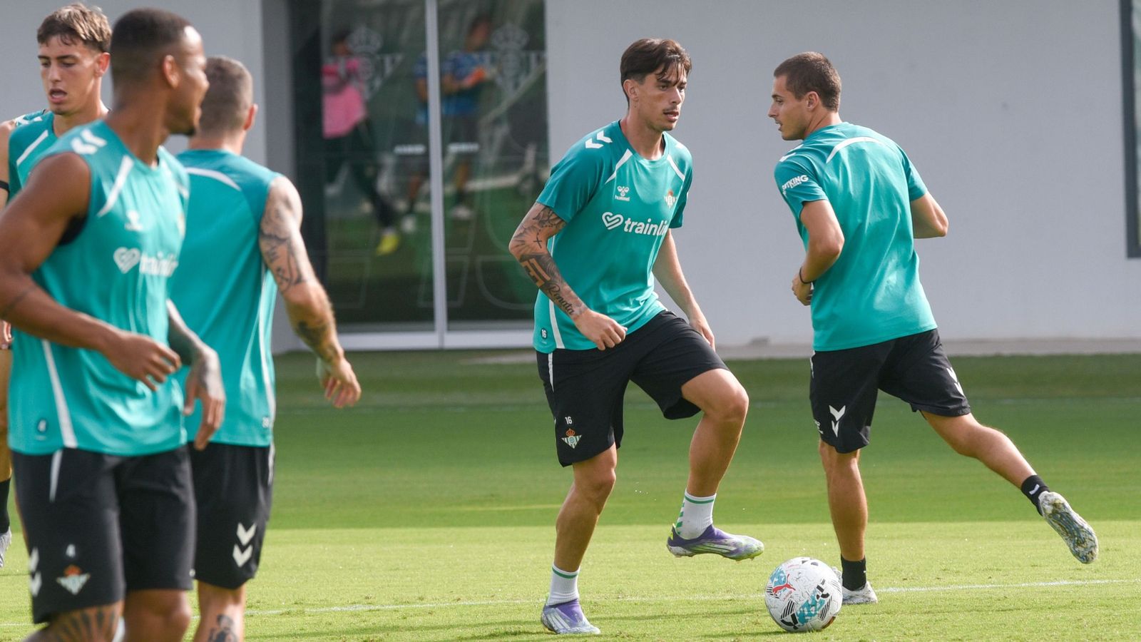 Valentín Gómez y Riquelme se ejercitan en la ciudad deportiva.