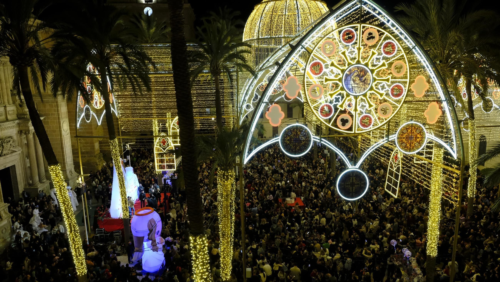 Las mejores imágenes del encendido navideño en Almería