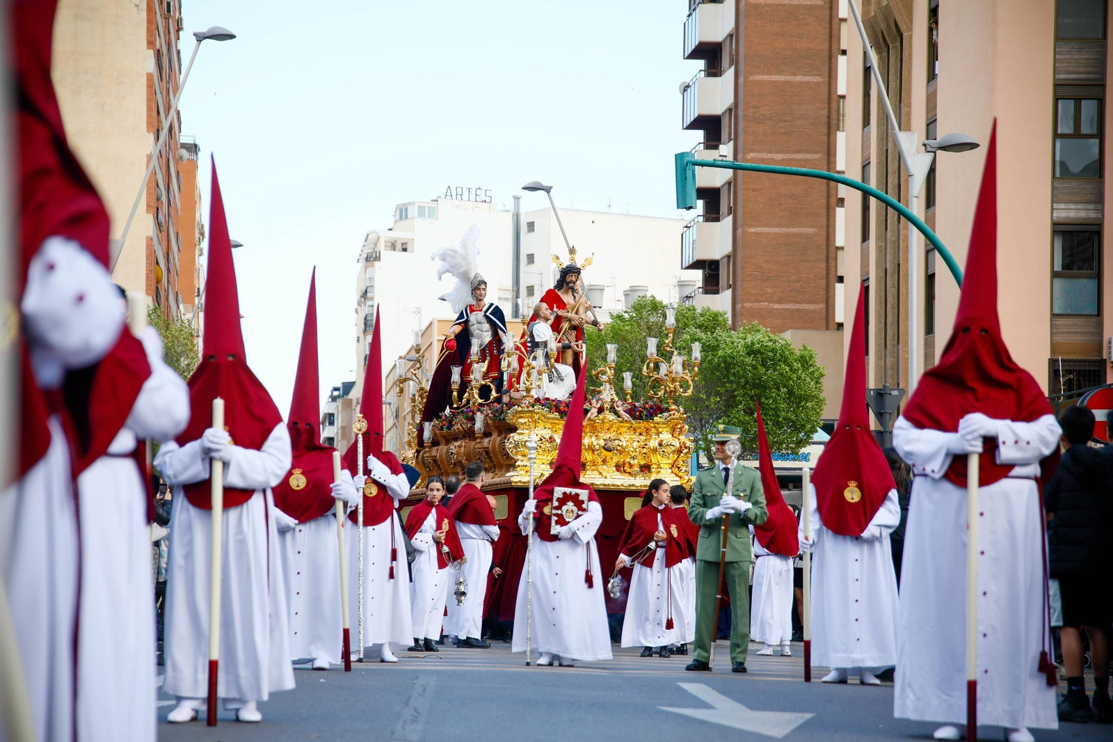 Coronación en la Semana Santa de Almería 2025