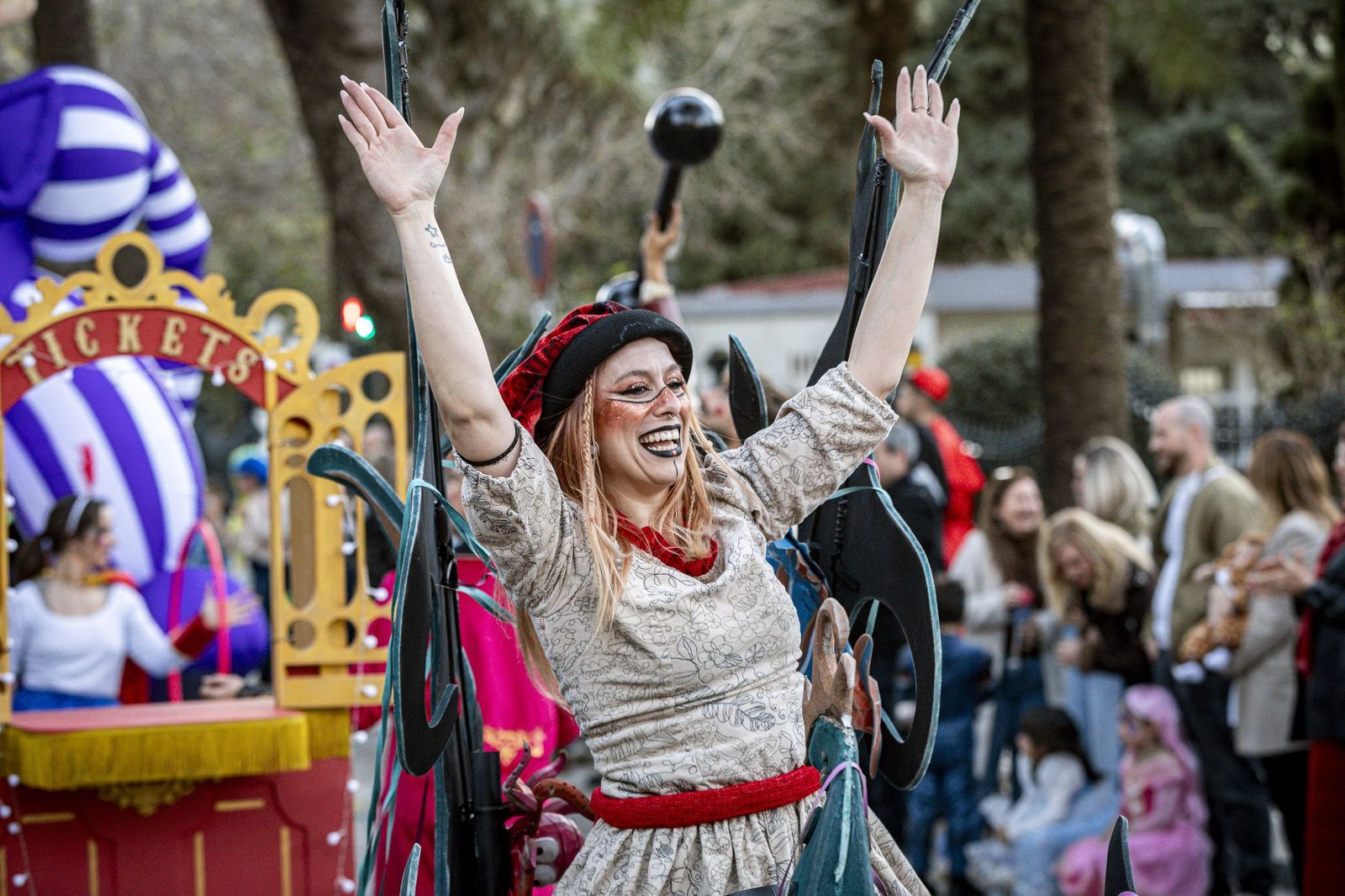 Las mejores imágenes de la Cabalgata del Humor del Carnaval de Cádiz 2026