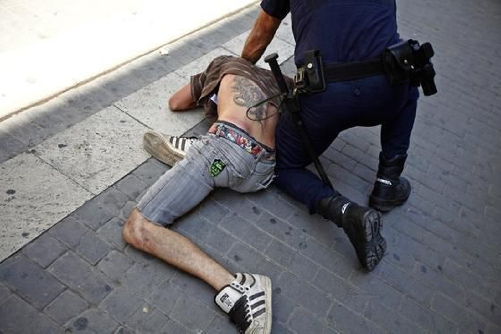 La carga policial contra los 'indignados' de Valencia, en imágenes

Foto: EFE