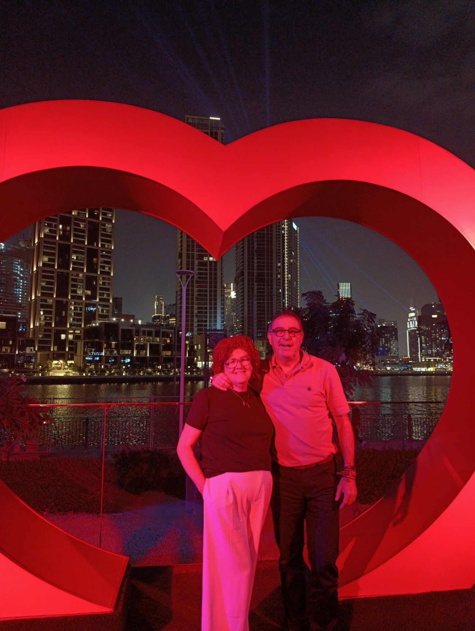 Mauricio y Milagros, en una terraza del Hotel Canal Central.