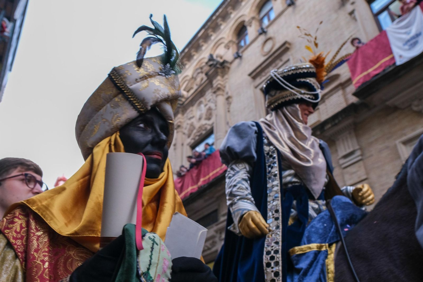 Fotos del Heraldo de los Reyes Magos en la recogida de llaves de la ciudad