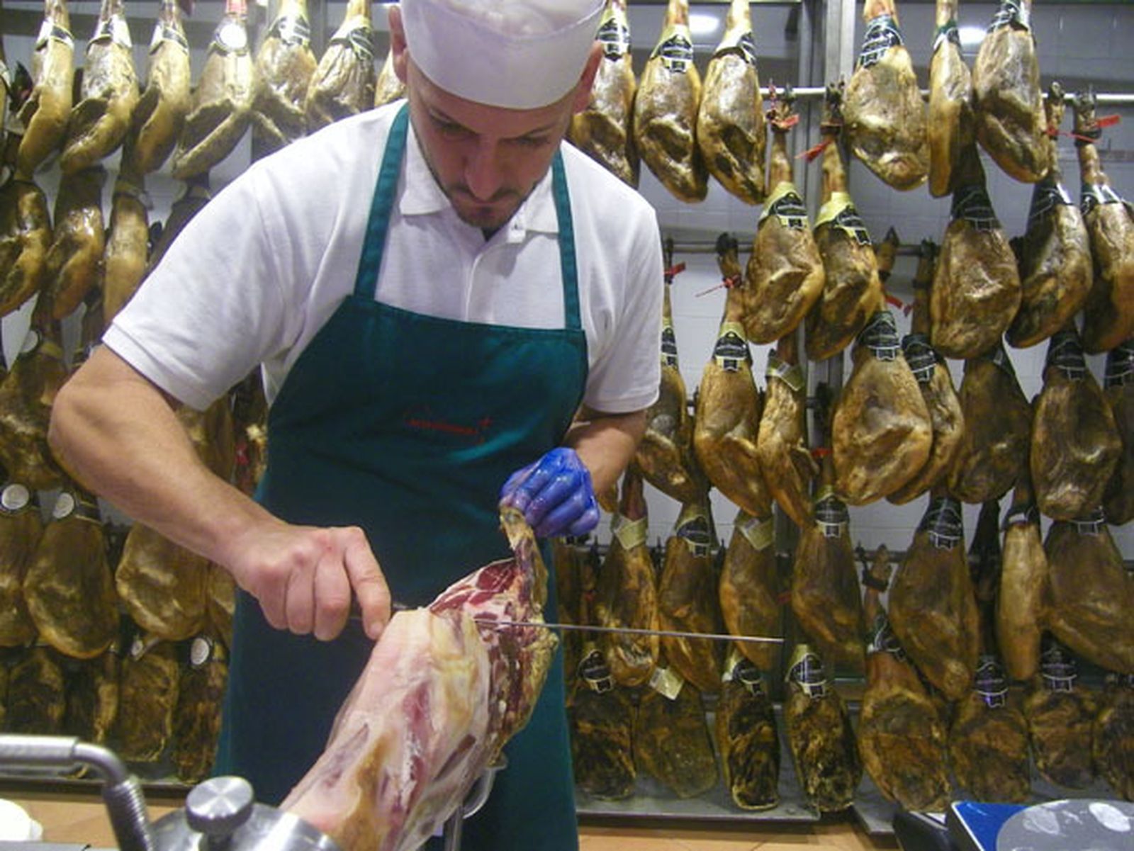 Saber cortar jamón puede resultar muy práctico