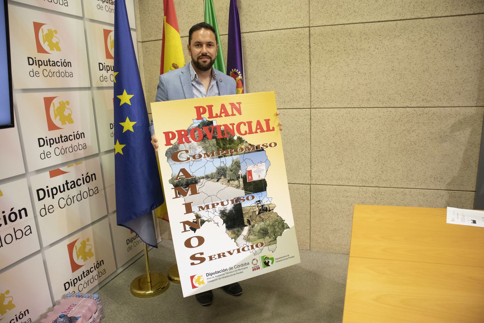 El diputado Manuel Olmo presenta el Plan de Caminos de Córdoba.