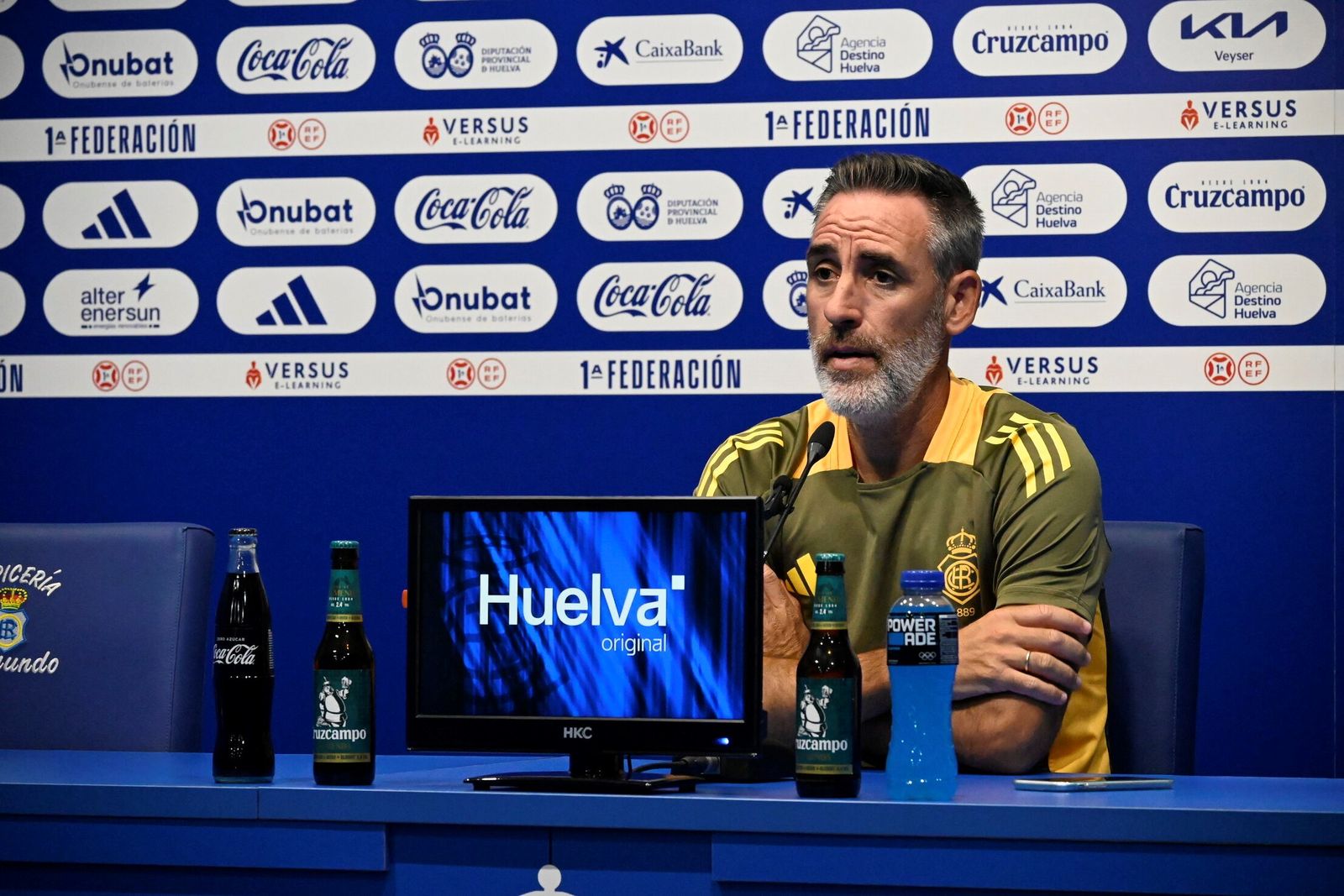 Abel Gómez comparece ante los medios en una rueda de prensa reciente.