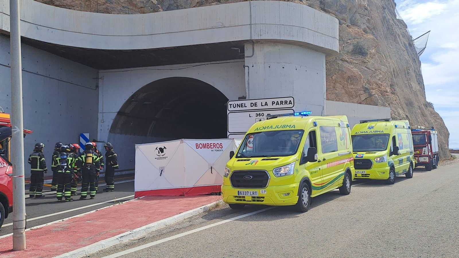 Imágenes del espectacular simulacro de incendio en el túnel de La Parra de El Cañarete.
