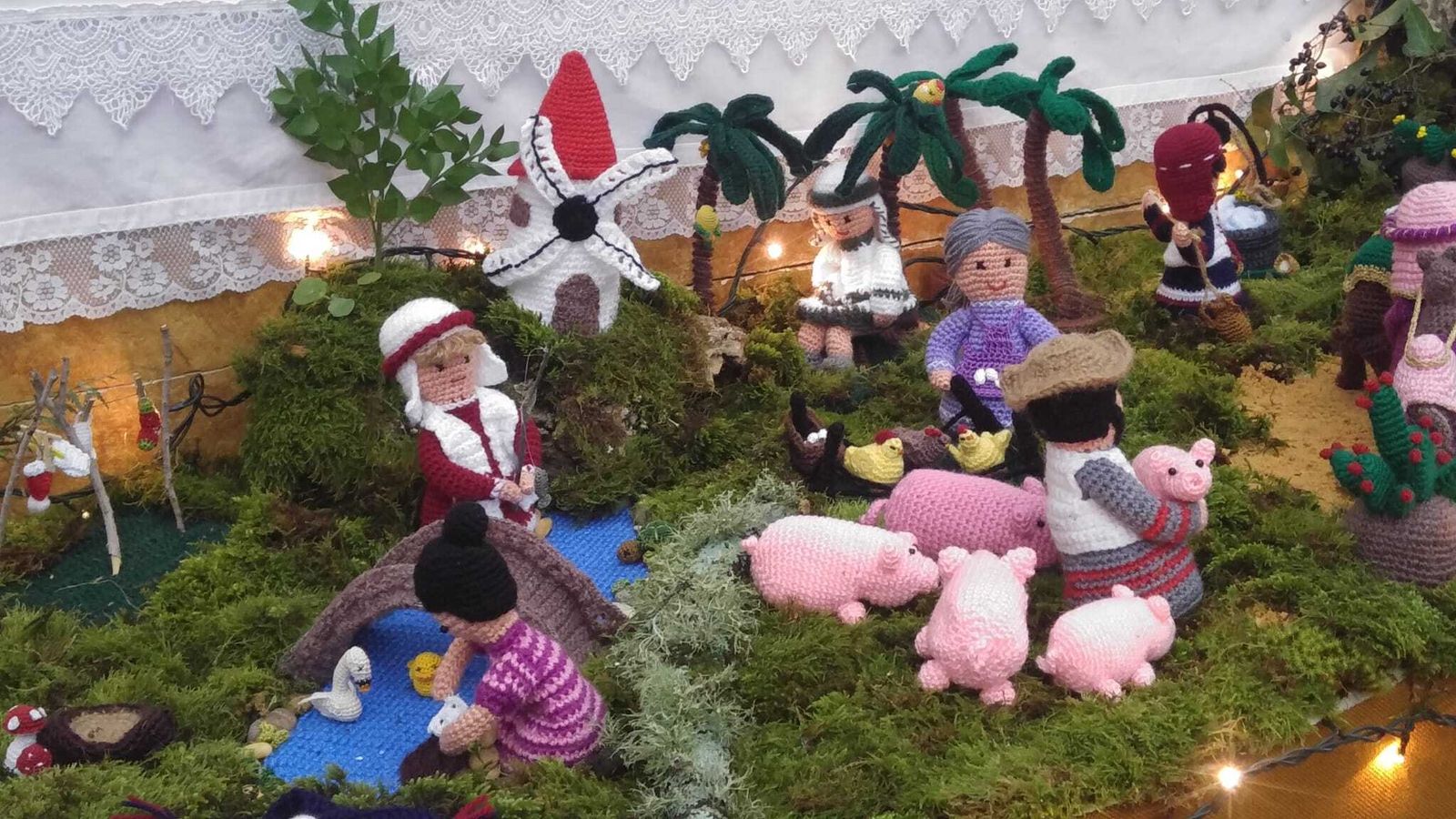 Detalle del belén de ganchillo de Castaño del Robledo.