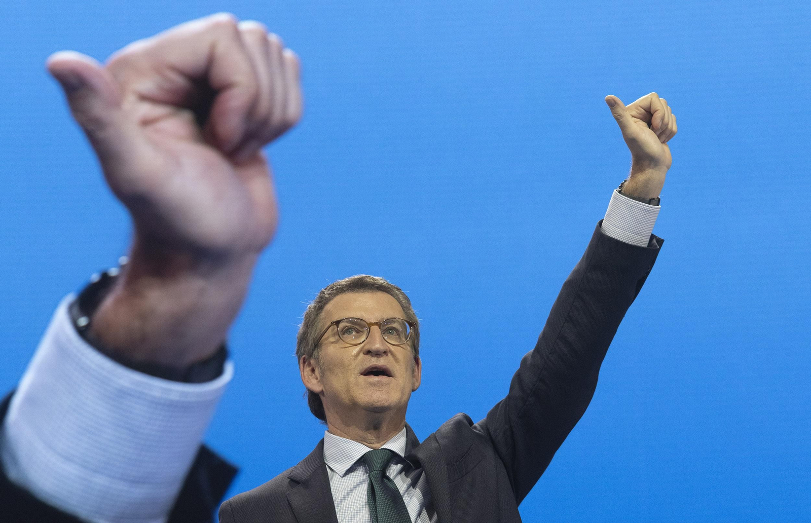 La proclamación de Feijóo como presidente del PP en Sevilla, en imágenes