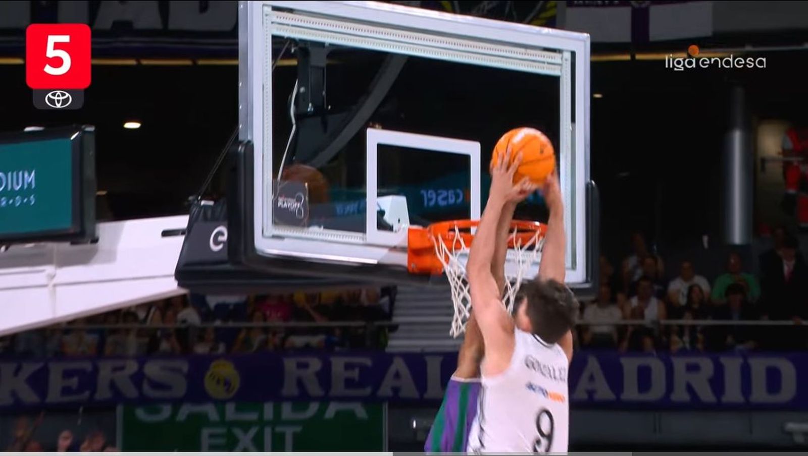 Un tapón de Taylor a Hugo González.