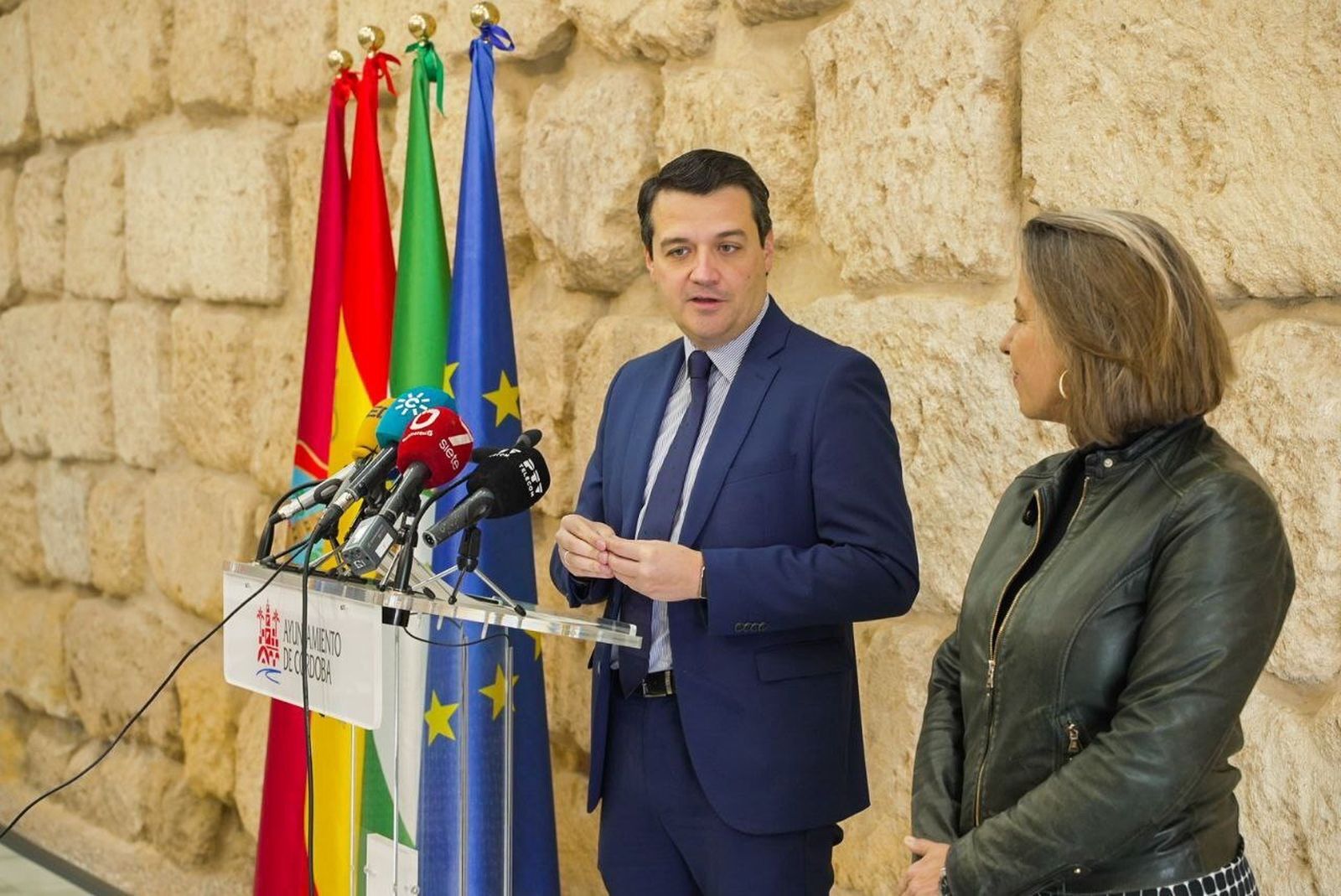 José María Bellido e Isabel Albás, durante la rueda de prensa.