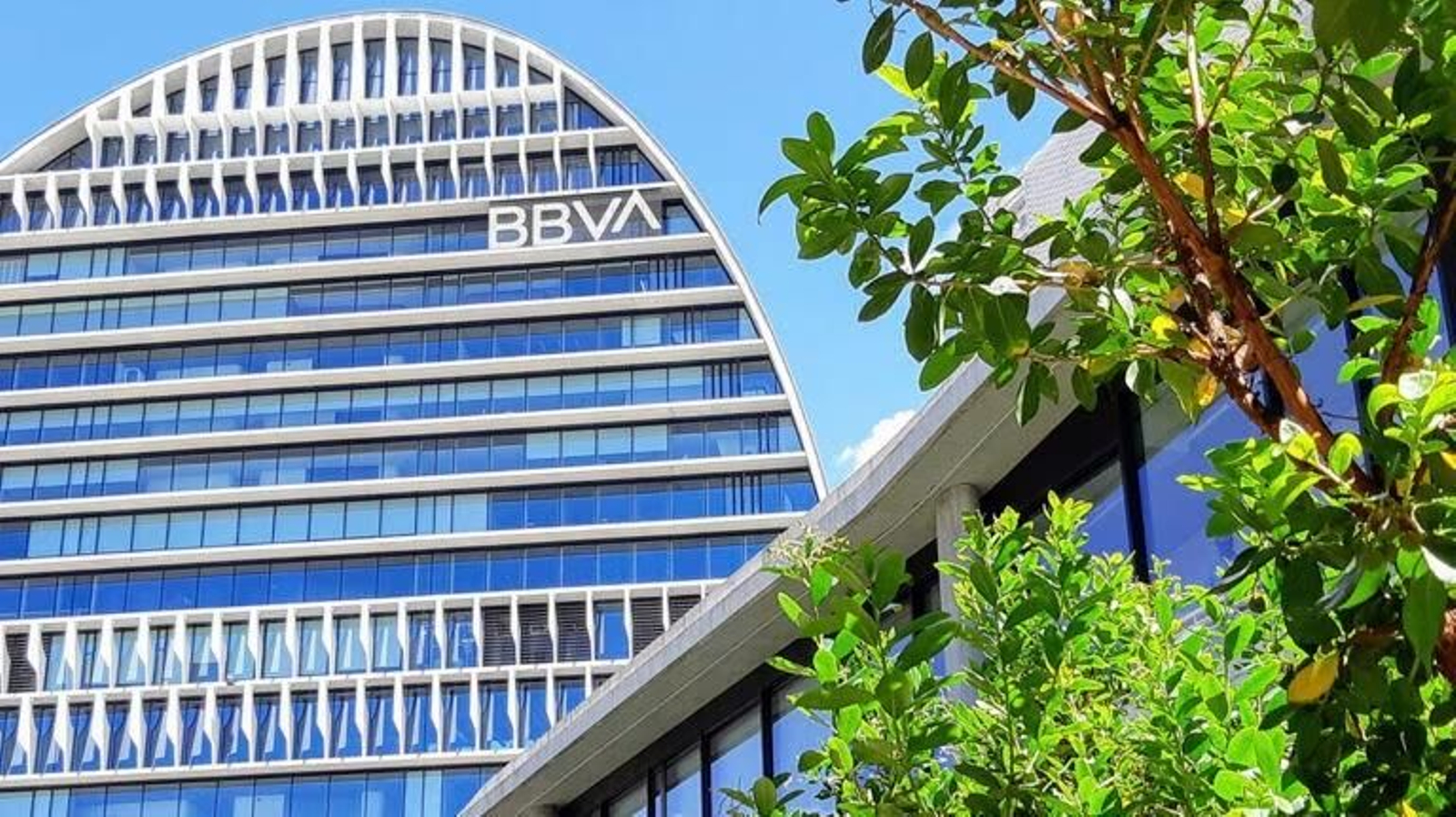 Fachada de la sede de BBVA en Madrid.
