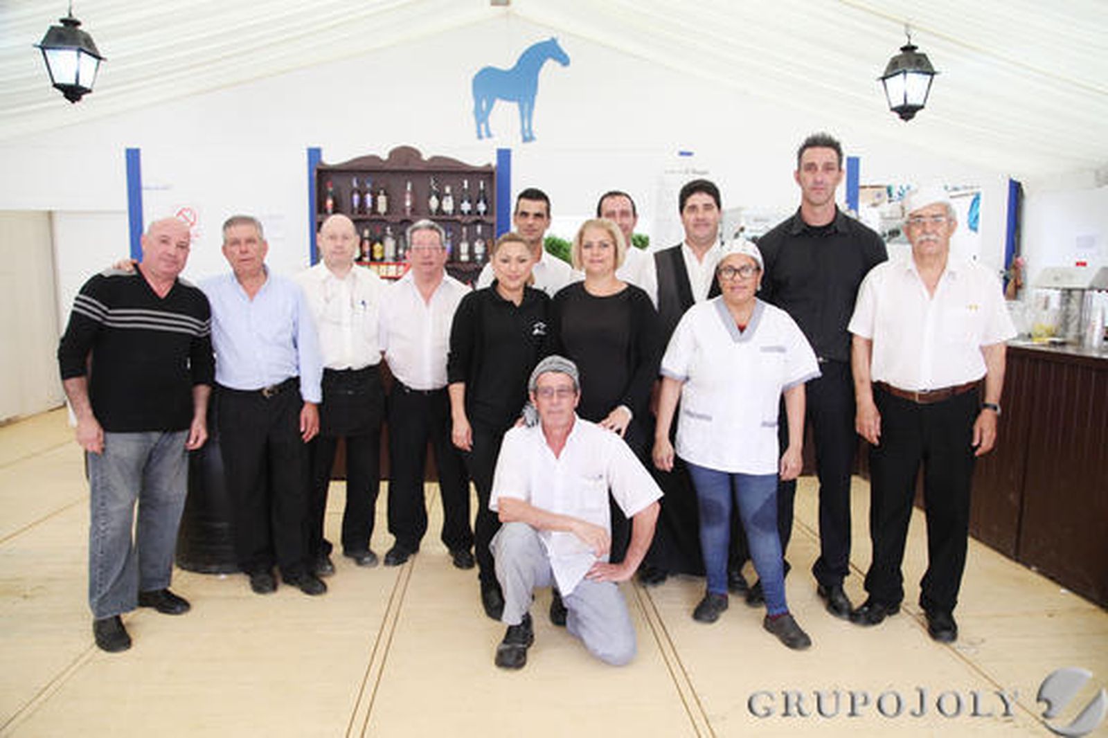 El equipo del Restaurante El Duque, de Medina Sidonia, encargado de la caseta de Diario de Jerez.

Foto: Vanesa Lobo
