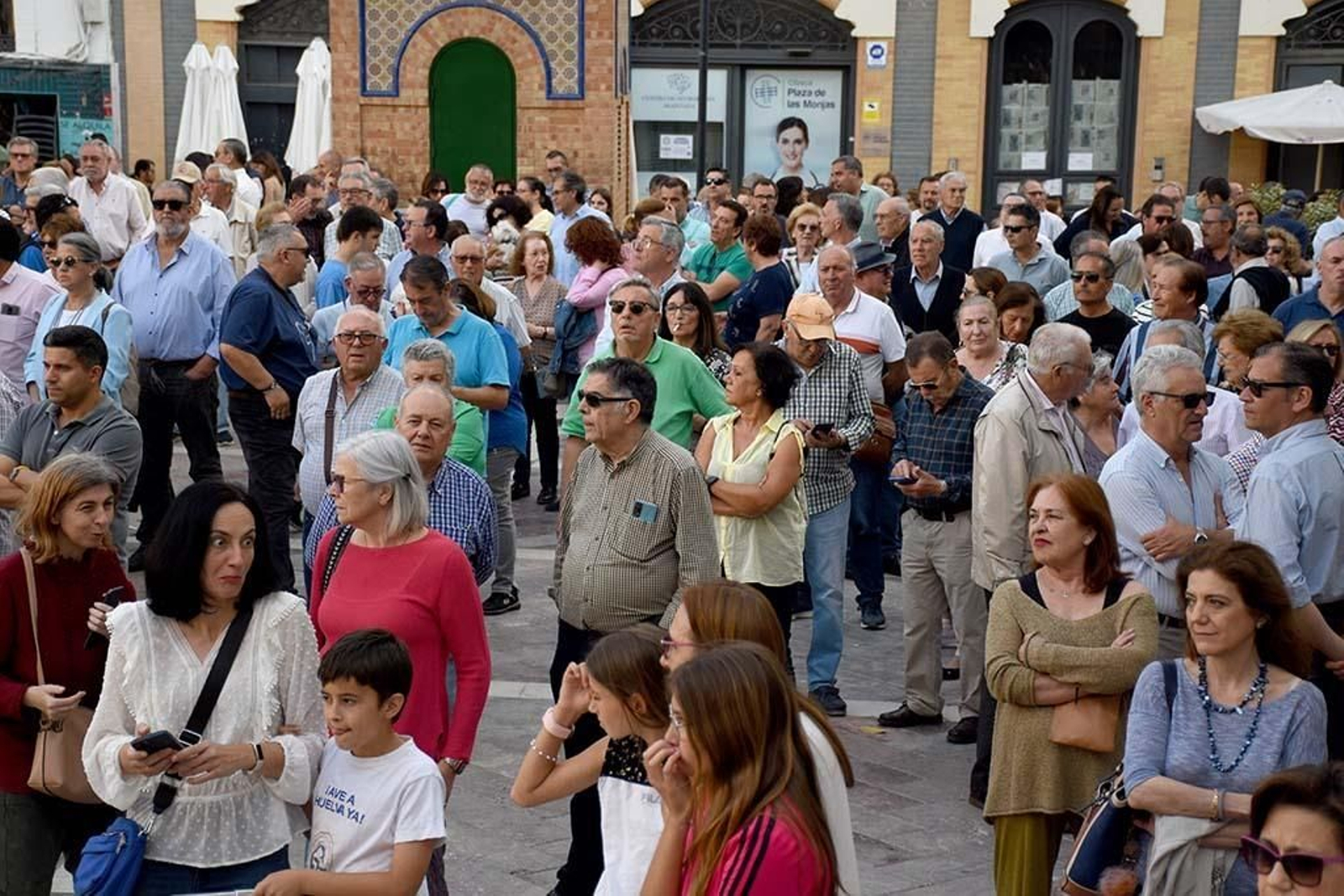 Imágenes de la concentración por las infraestructuras para Huelva