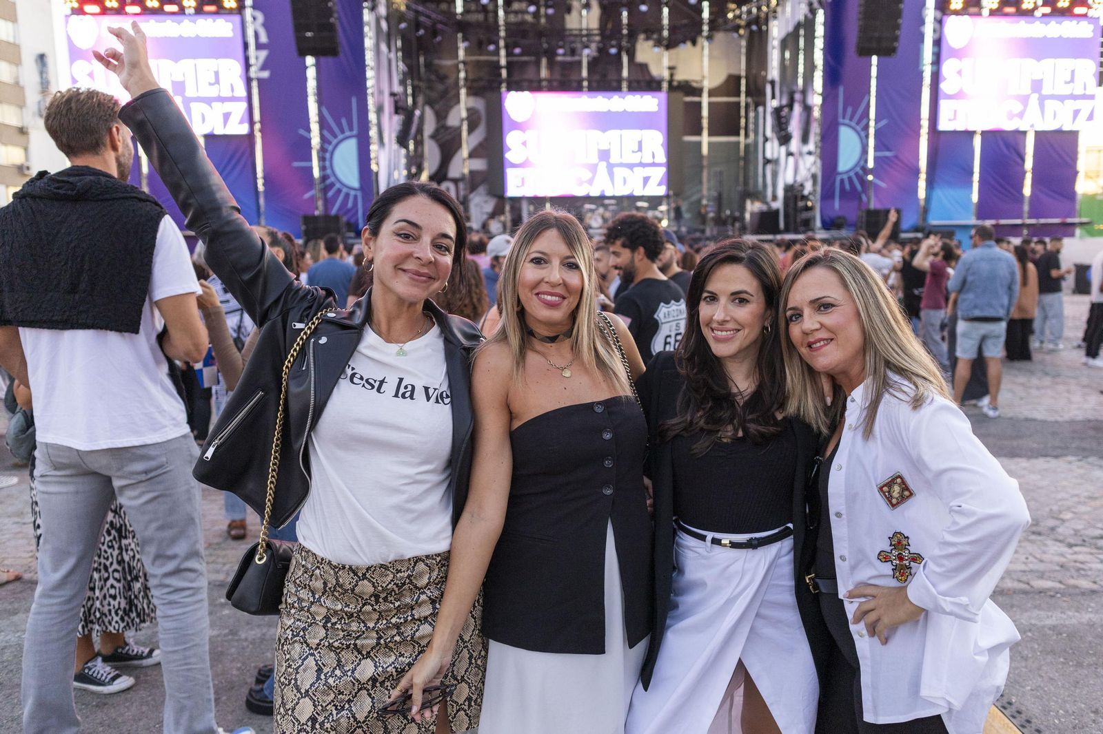 Búscate en las imágenes del concierto gratuito en el Muelle de Cádiz