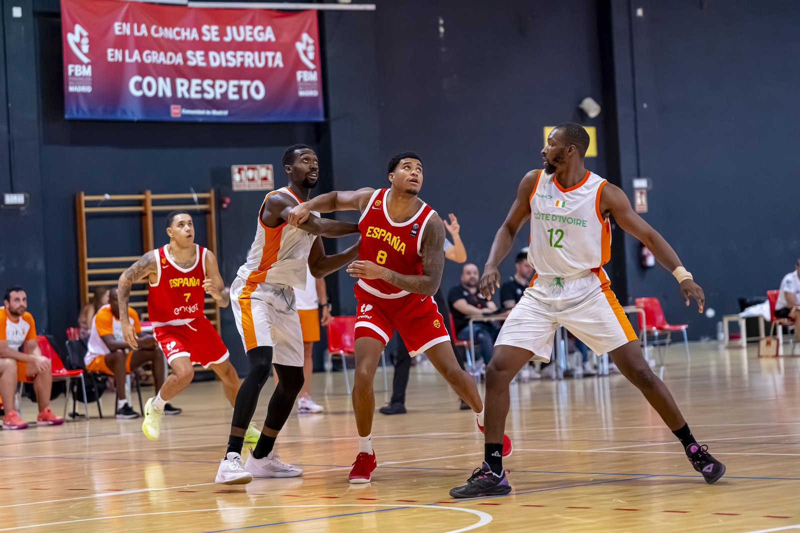 España B, con Álvaro Folgueiras, derrota a Costa de Marfil antes de venir a Málaga