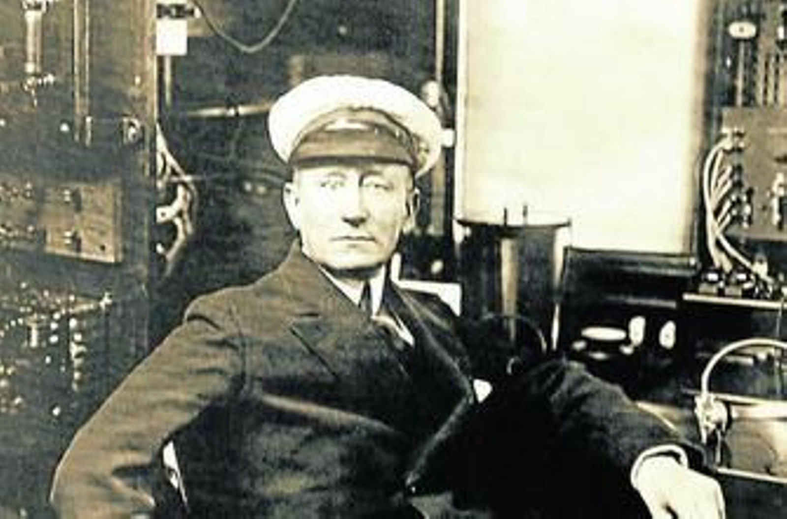 Fallece en Roma el ilustre inventor Guillermo Marconi Fallece en Roma el ilustre inventor Guillermo Marconi