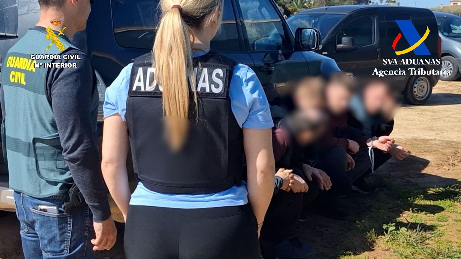 Varios de los detenidos durante la operación.