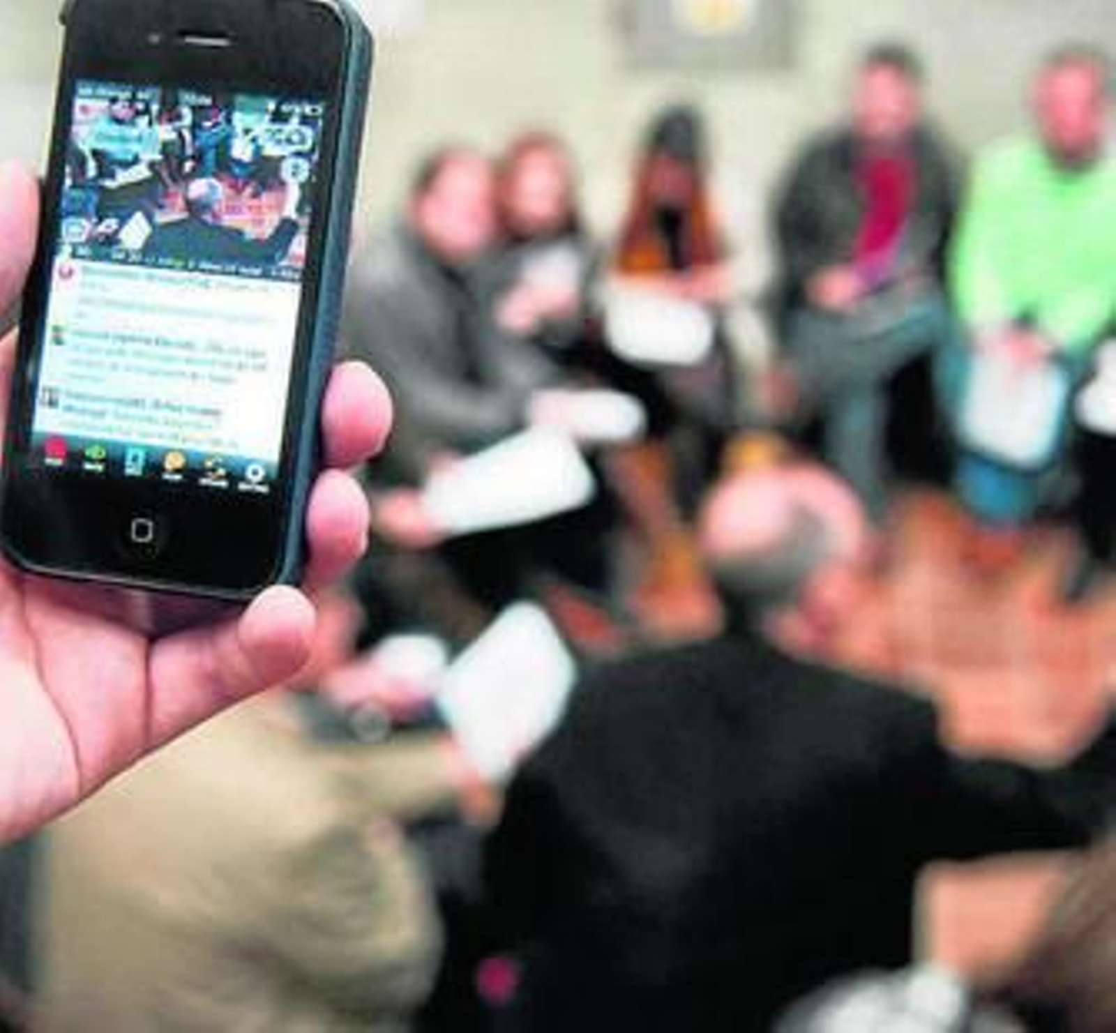 Aplicaciones de Twitter y Facebook para móviles.