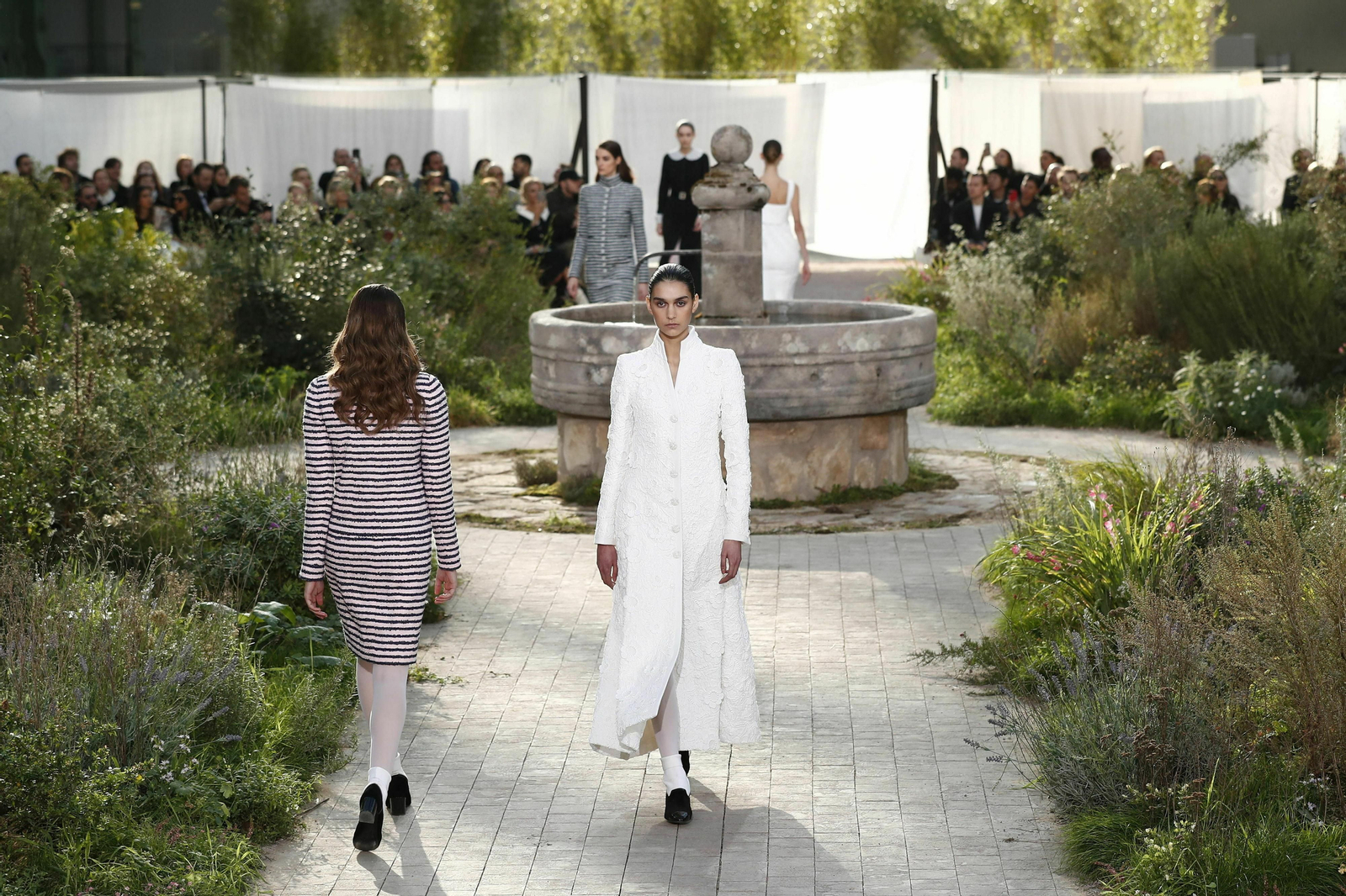El desfile completo en fotos de Chanel el la Semana de la Alta Costura de París S/S 2020