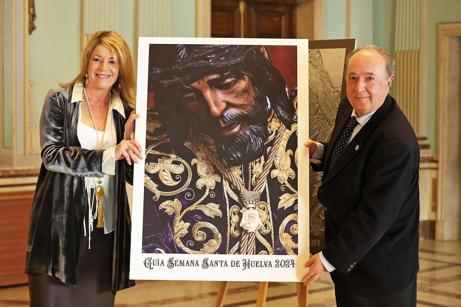 Imágenes de la presentación de la Guía de la Semana Santa de Huelva 2024