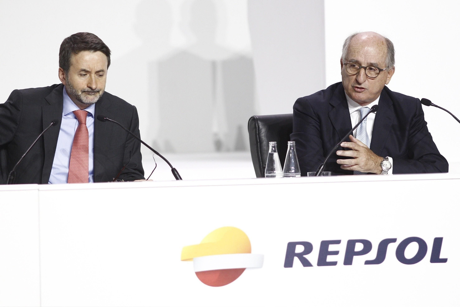 Josu Jon Imaz, consejero delegado, y Antonio Brufau, presidente de Repsol, el pasado mes de diciembre