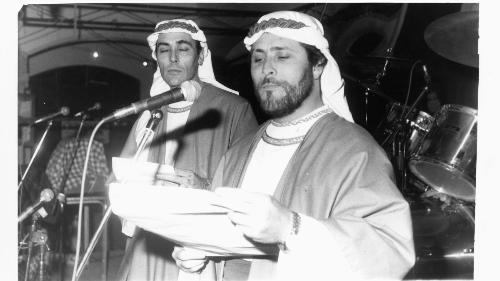 Paco y José Luis Alcántara en el pregón del Carnaval de Medina Sidonia de 1996.