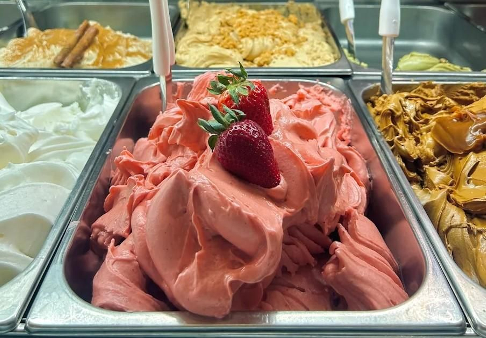 Vitrina de helados en una de las heladerías de Cádiz